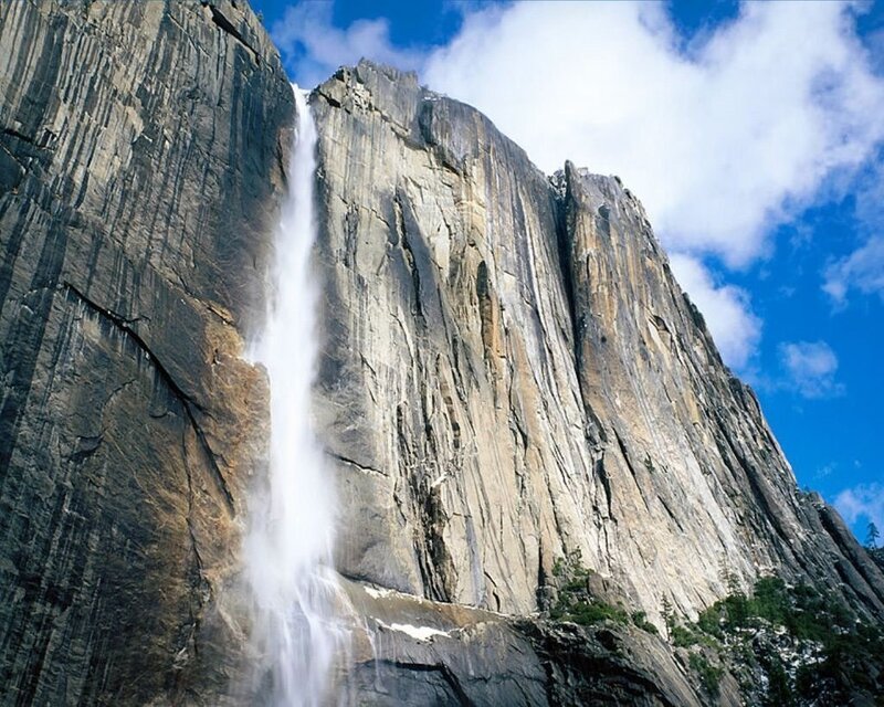 Yosemite Falls waterfall