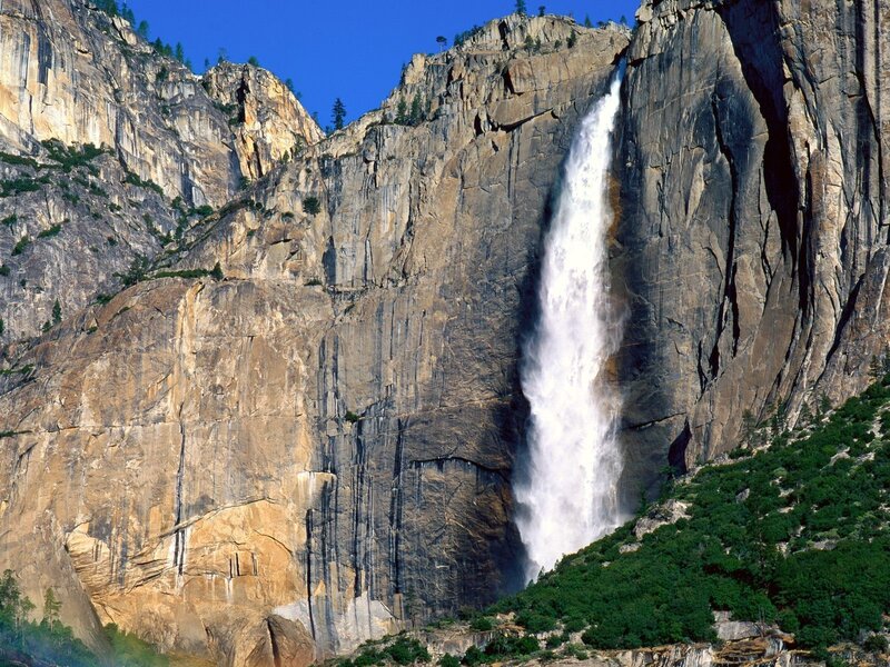 Yosemite Falls waterfall