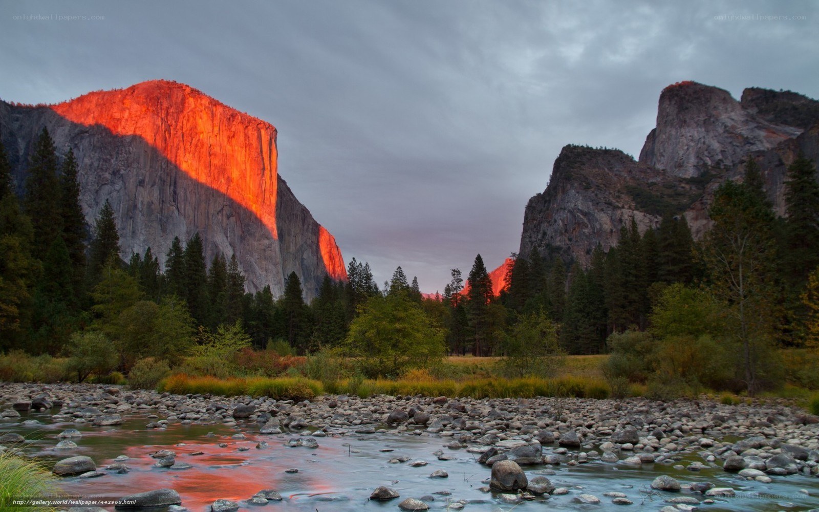 Yosemite sunset with river