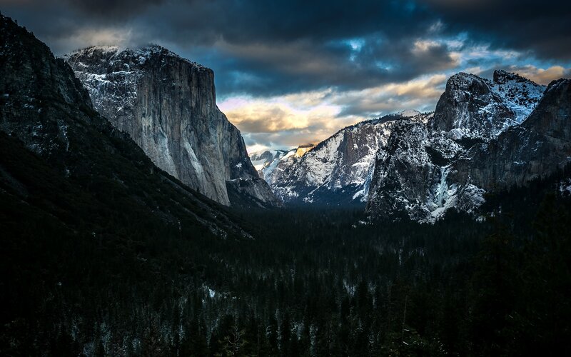 Yosemite valley at dusk