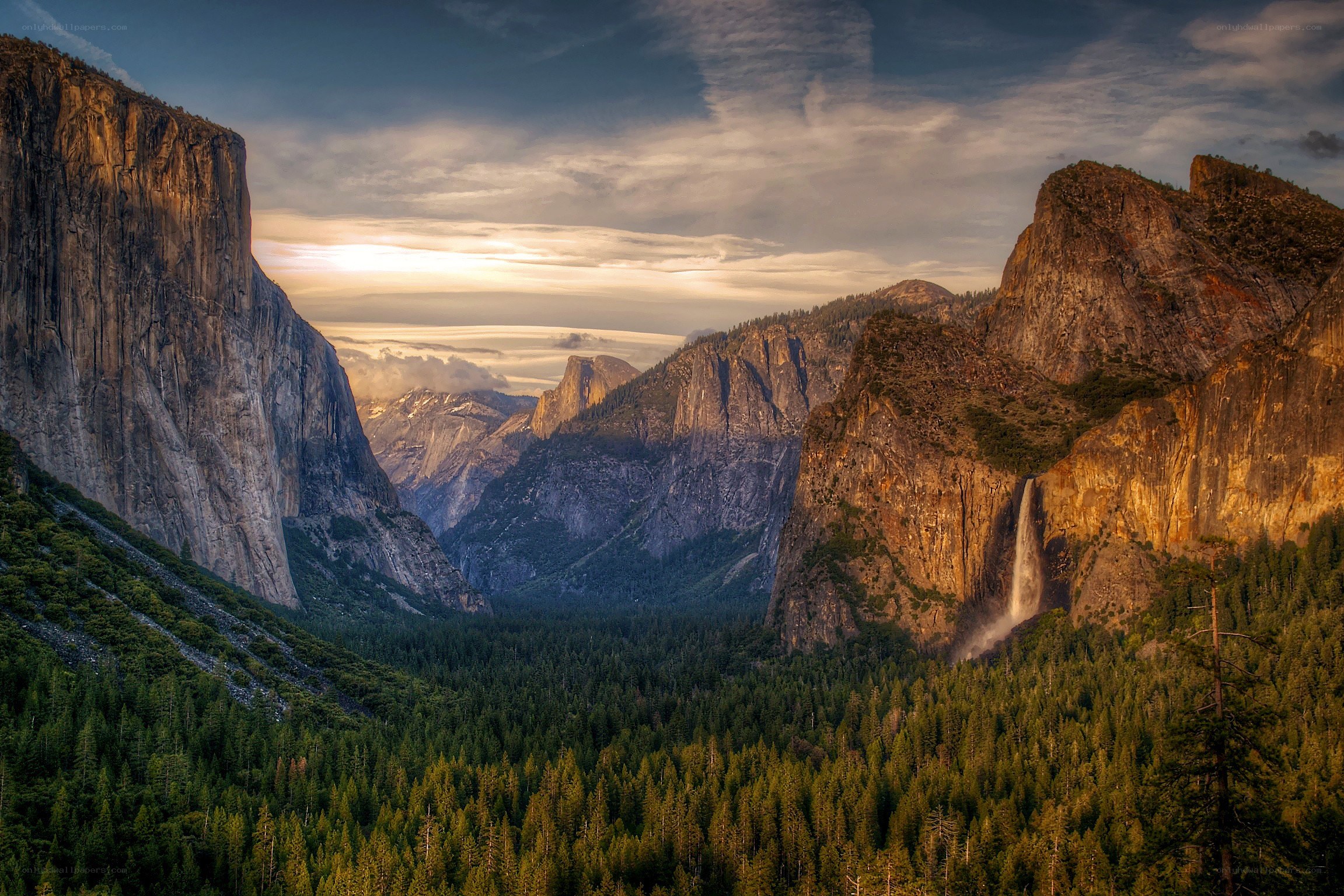 Yosemite Valley at sunset