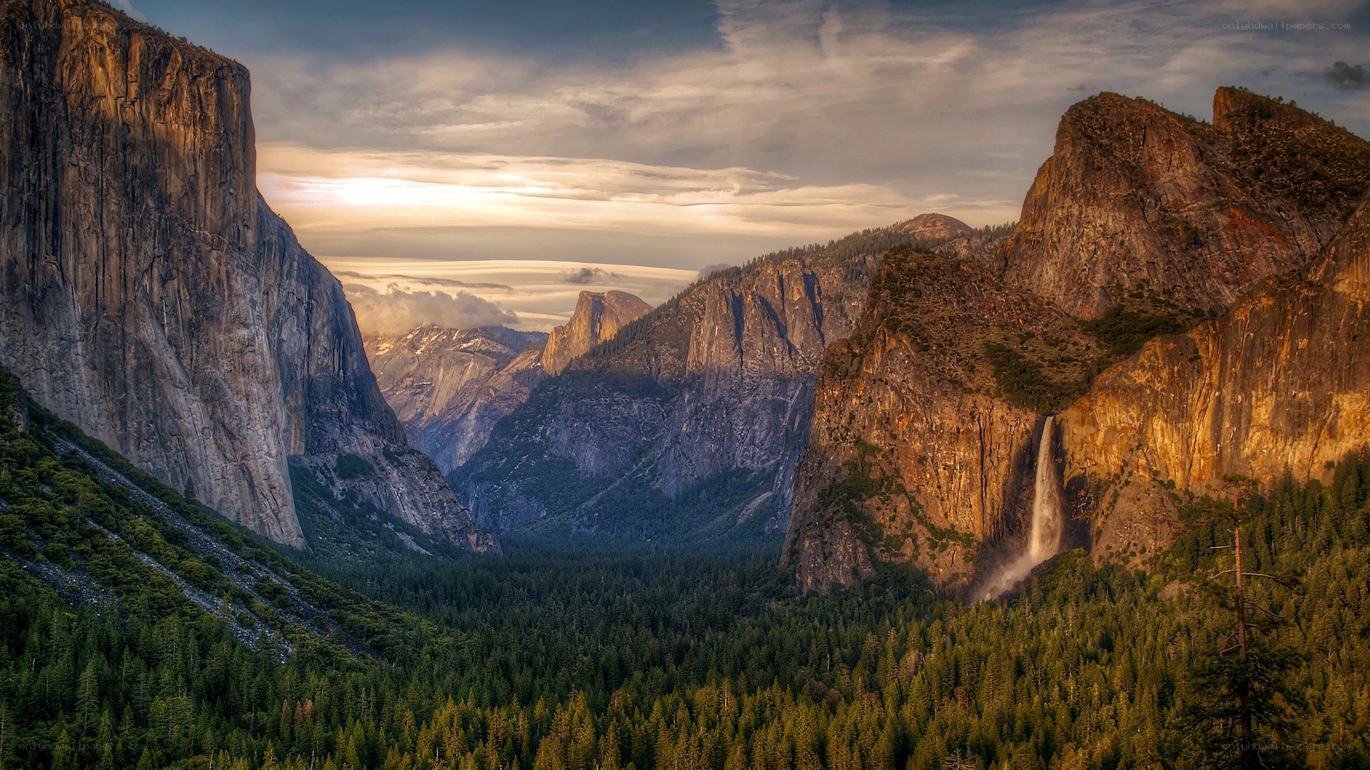 Yosemite Valley at sunset