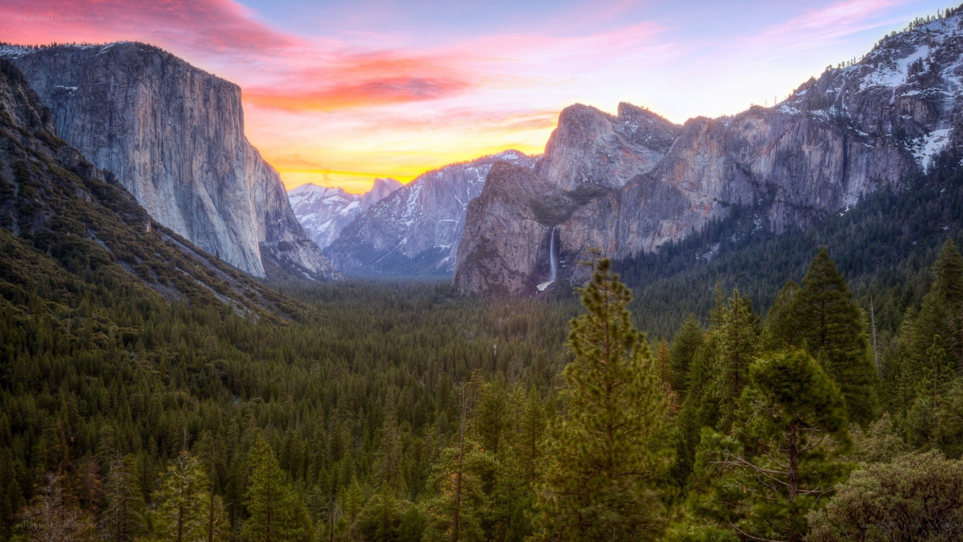 Yosemite Valley at sunset