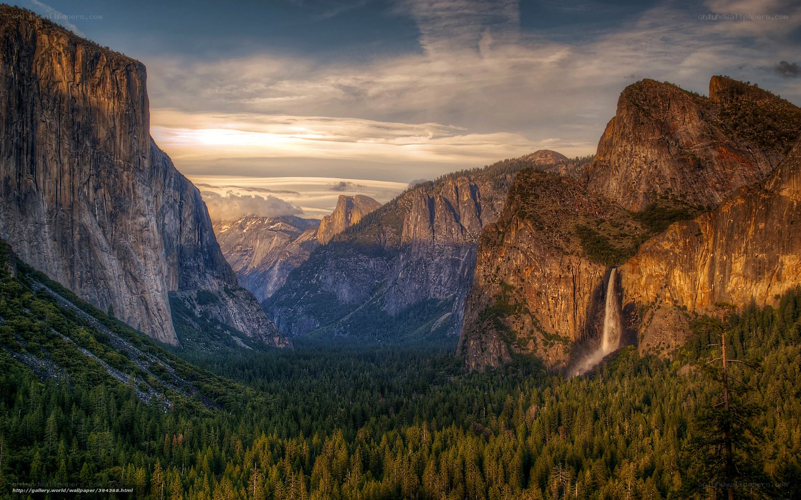 Yosemite Valley at sunset