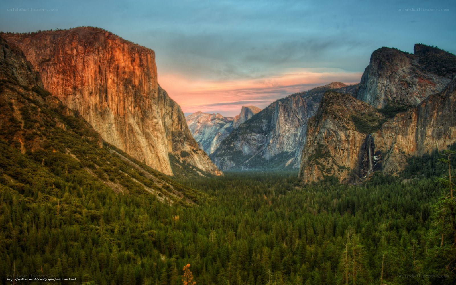 Yosemite Valley at sunset