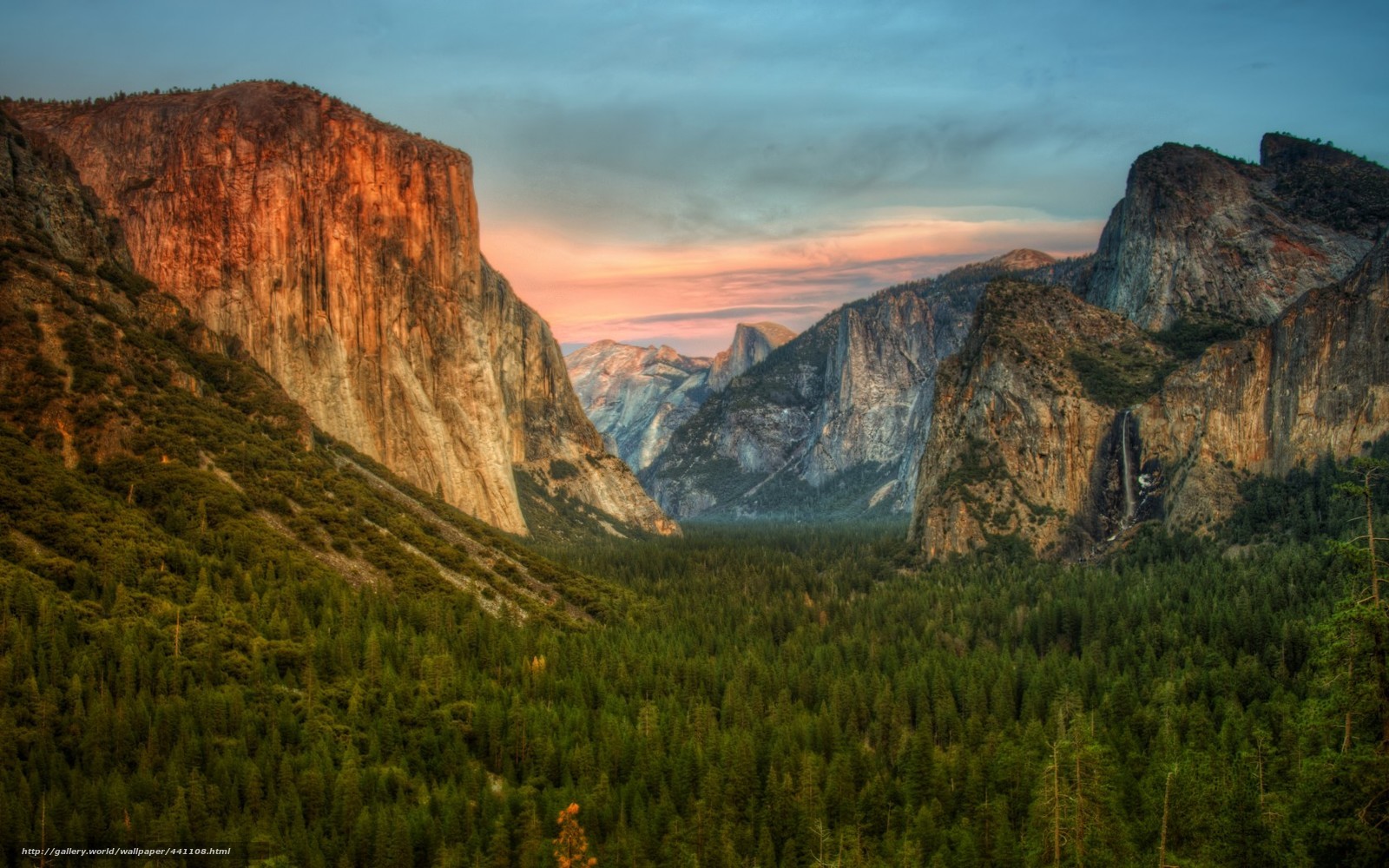 Yosemite Valley at sunset