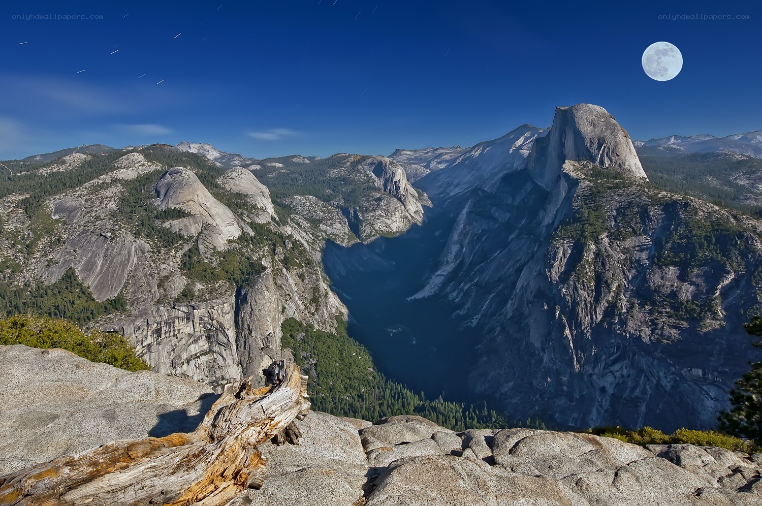 Yosemite Valley moonrise