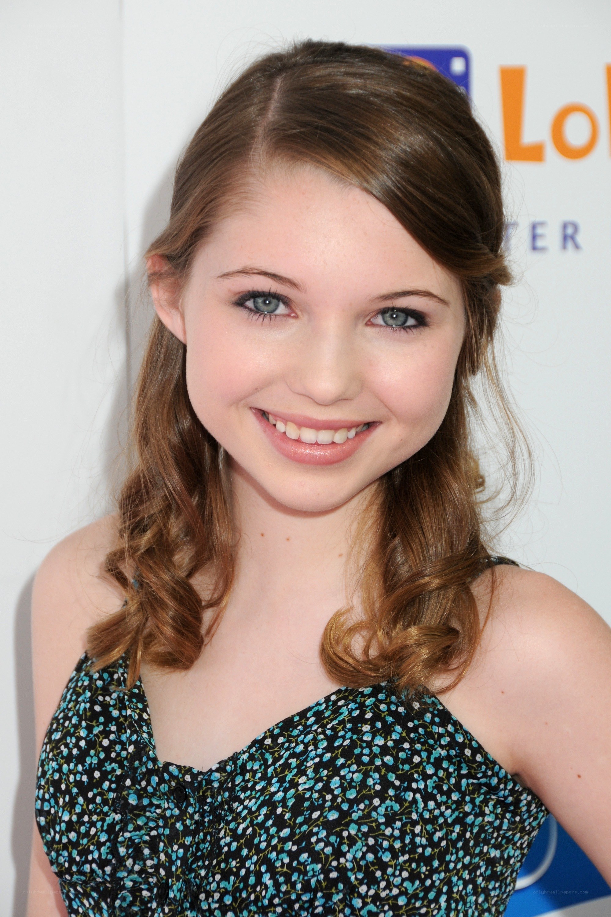 young actress smiling at event