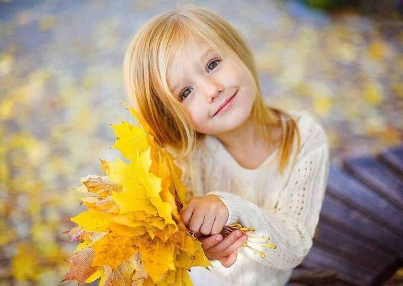 Young Girl Holding Leaves — Yellow