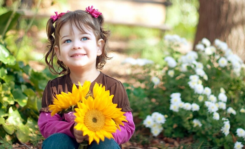 Young Girl Holding Sunflowers — Yellow