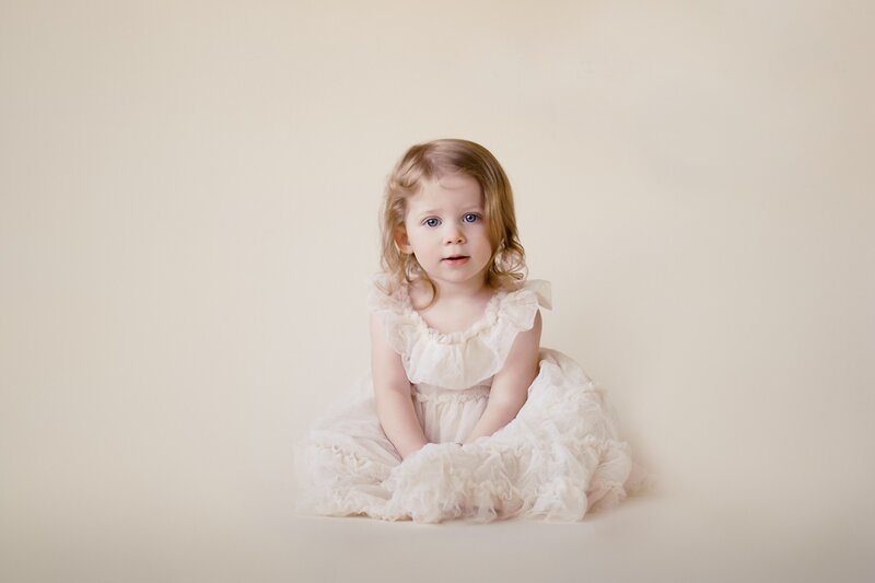 Young Girl in White Dress — Calm, Photograph