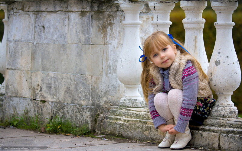 Young Girl Sitting on Steps — Gray