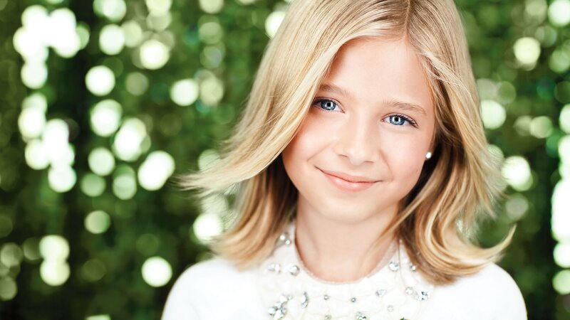 Young Girl with Blonde Hair — Green, Calm