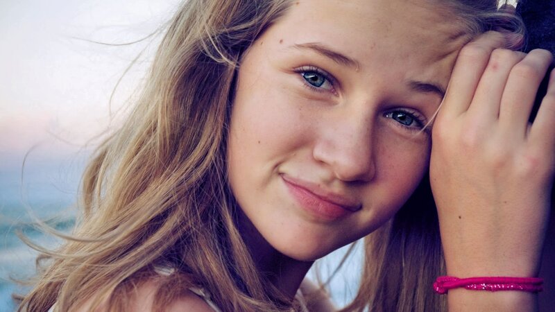 Young Girl with Blue Eyes — Blonde