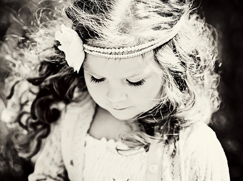 Young Girl with Headband — Black
