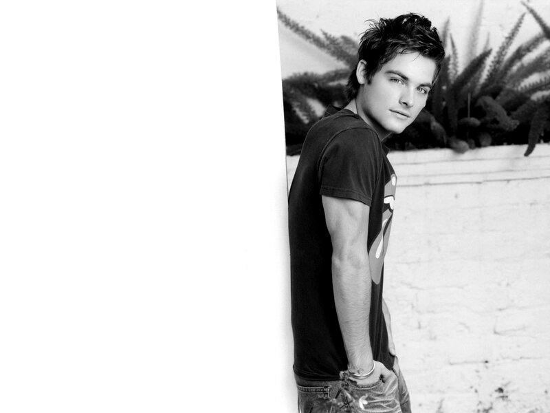Young Man in T-shirt — Black