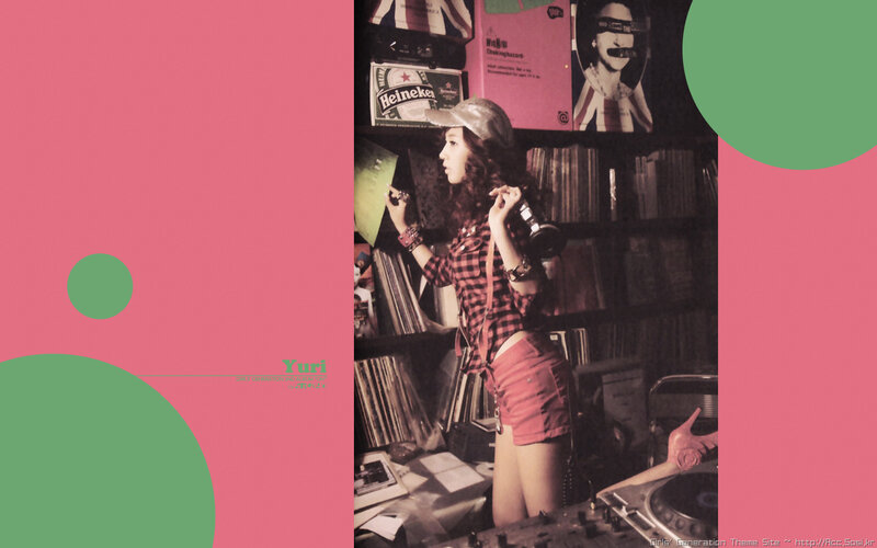 Yuri in a record store
