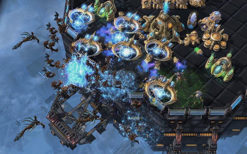 Zerg Units Attacking Base — Blue