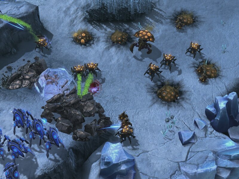 Zerg vs Protoss battle