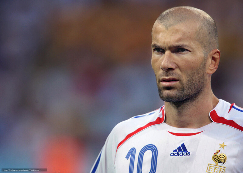 Zinedine Zidane in France jersey