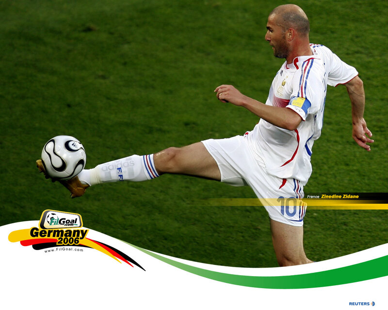 Zinedine Zidane kicking ball