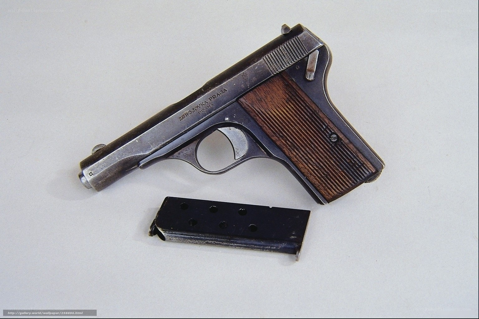 ZK 1935 pistol with magazine