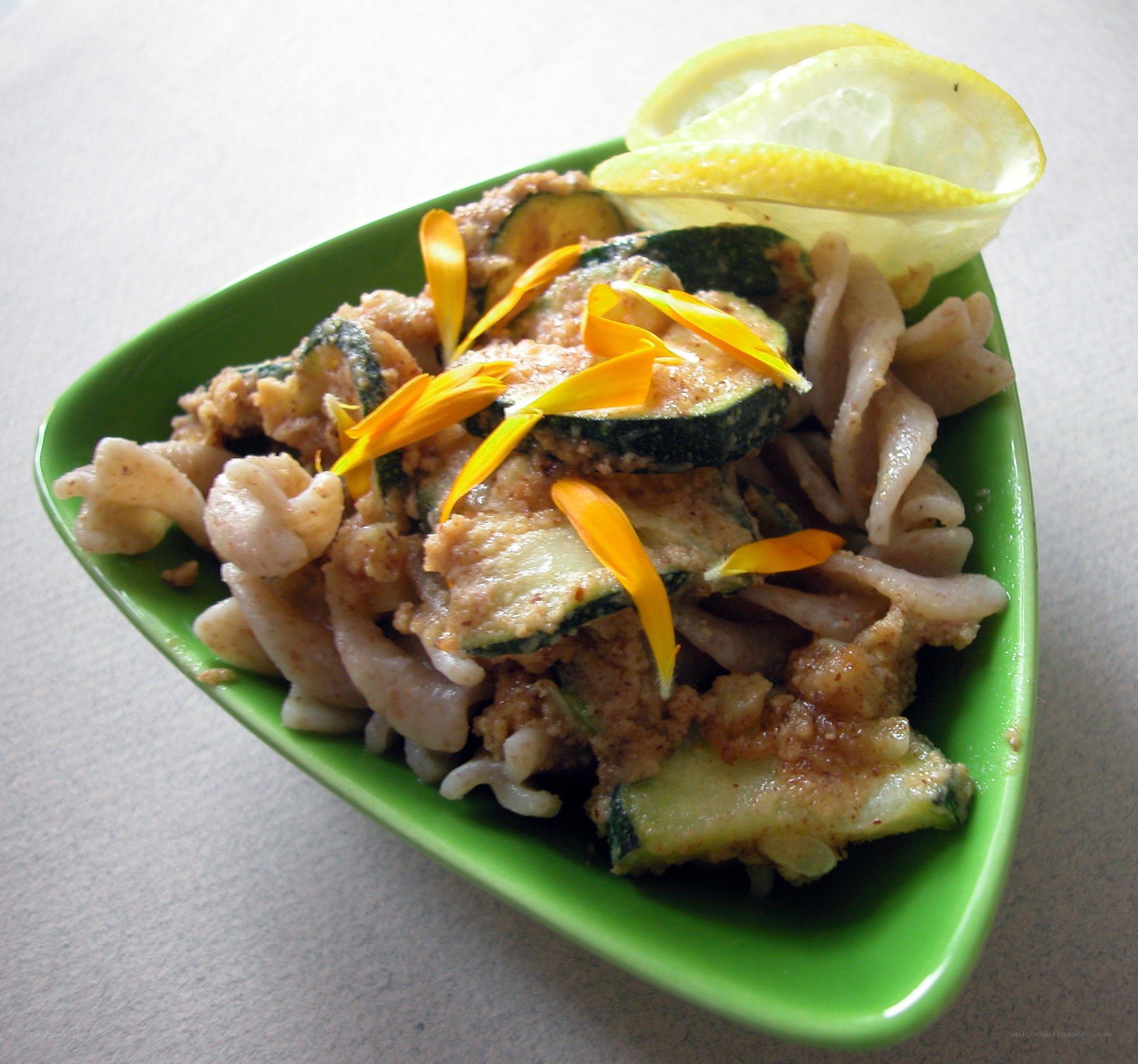 zucchini pasta salad with lemon